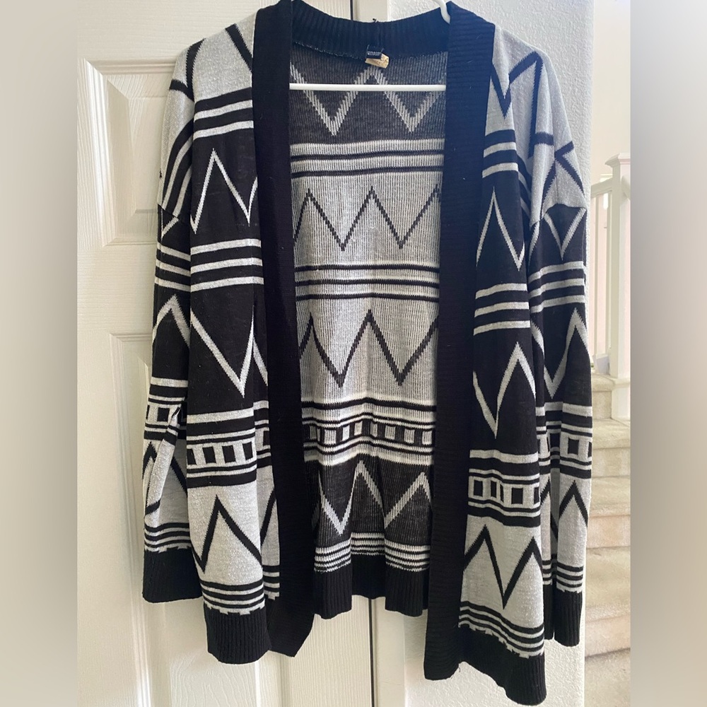 Geometric Black and Gray Cardigan